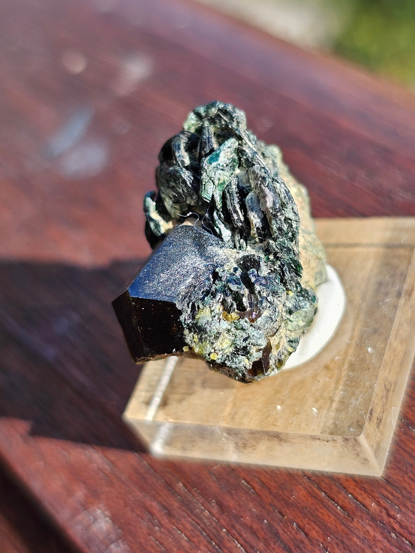 Mélange grenat, épidote et diopside n°16