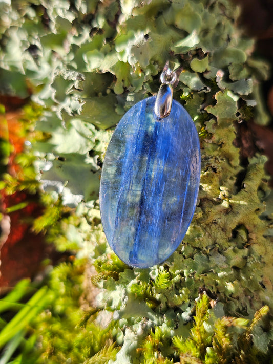 Pendentif en Cyanite naturelle CY1