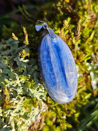 Pendentif en Cyanite naturelle CY2