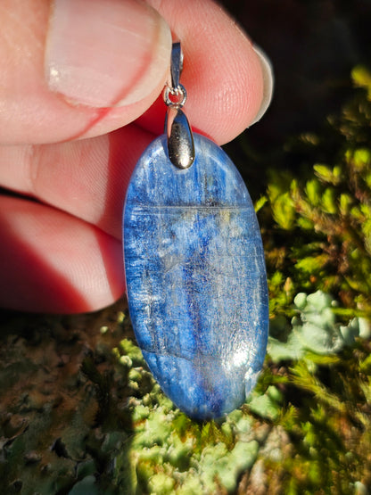 Pendentif en Cyanite naturelle CY3