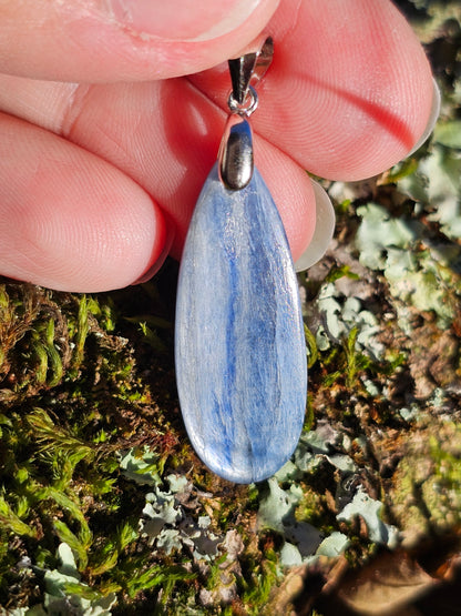 Pendentif en Cyanite naturelle CY6