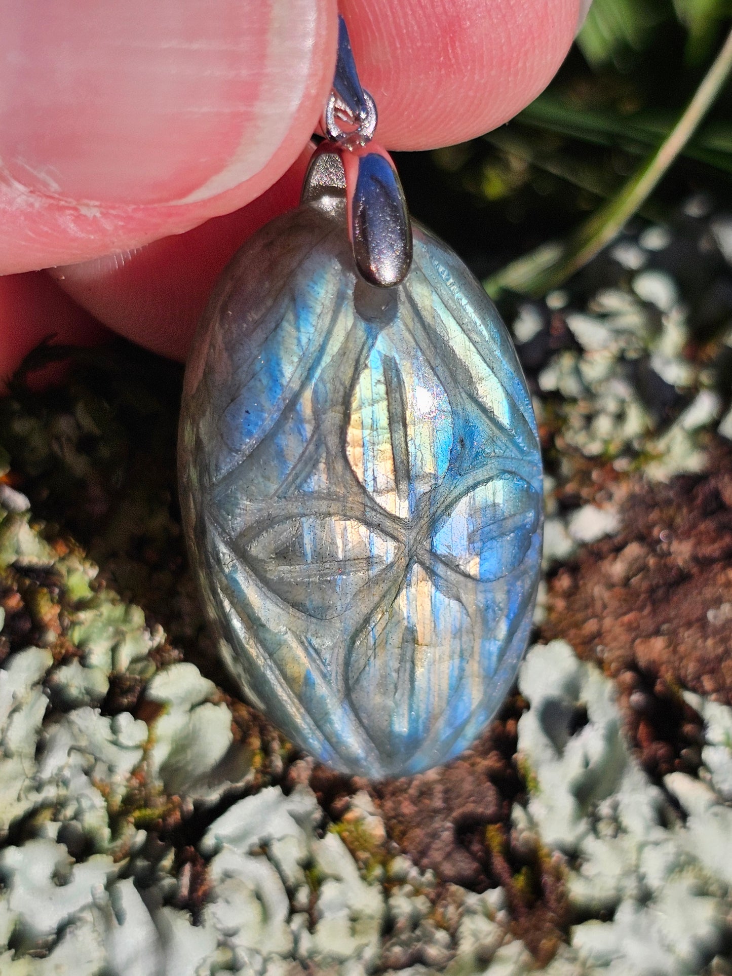 Pendentif Labradorite sculptée n°4