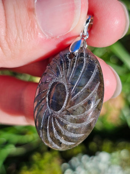 Pendentif Labradorite sculptée n°5