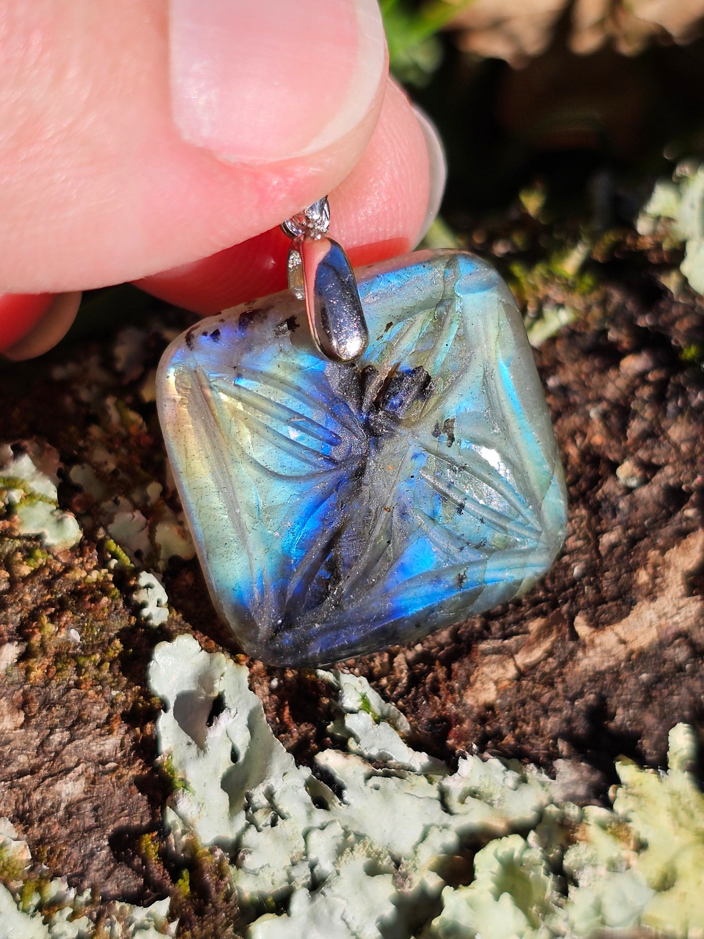 Pendentif Labradorite sculptée n°6