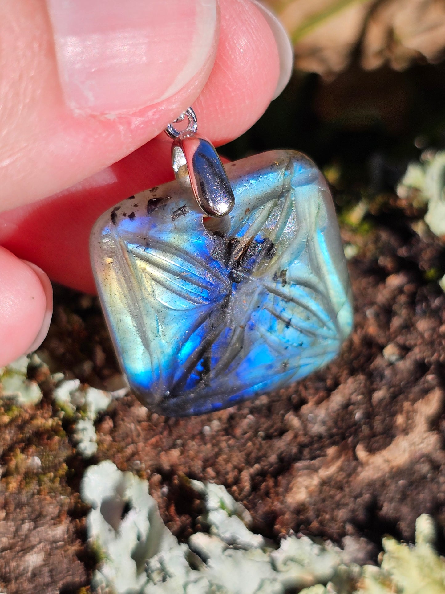 Pendentif Labradorite sculptée n°6