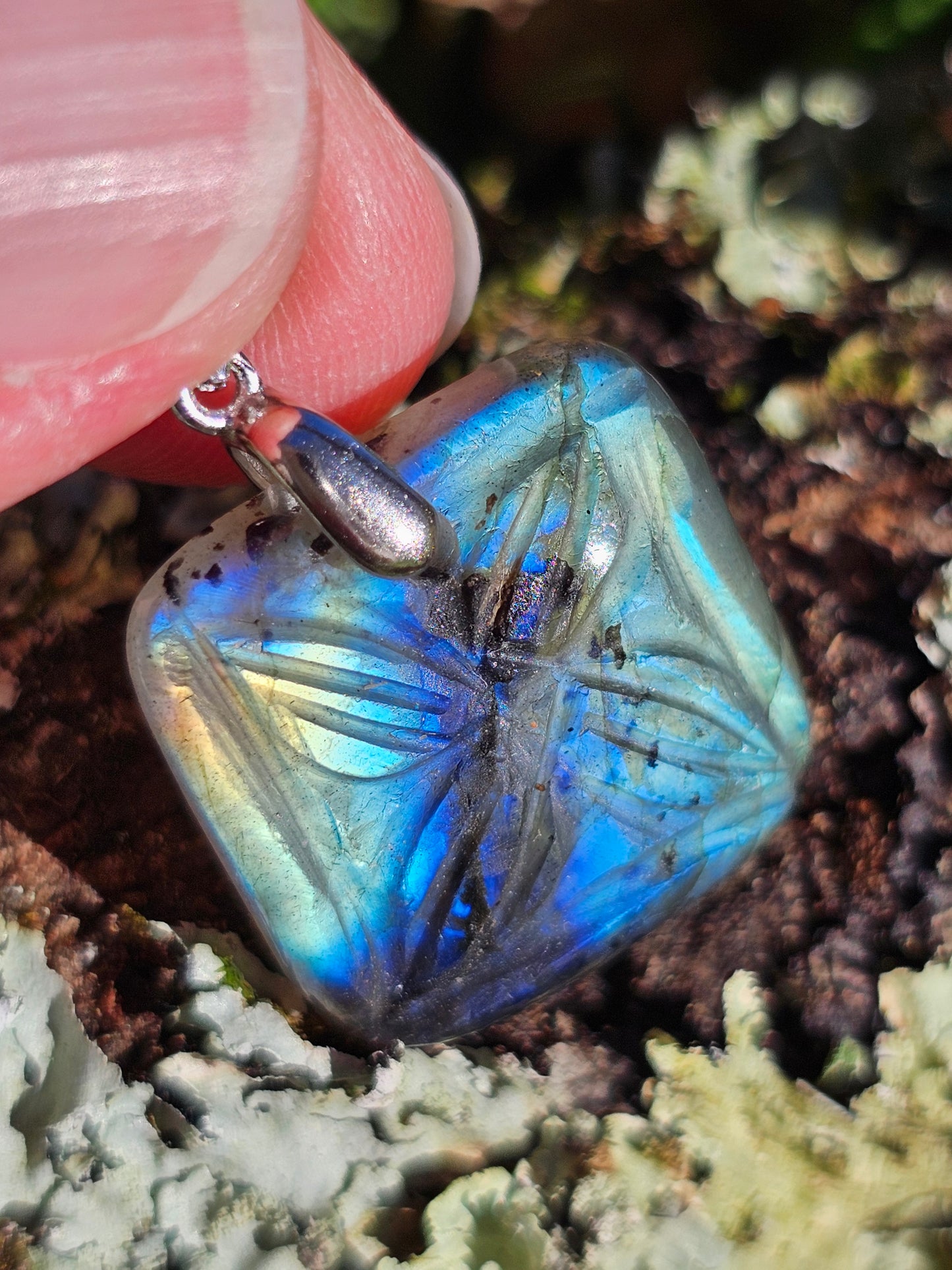 Pendentif Labradorite sculptée n°6