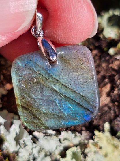 Pendentif Labradorite sculptée n°6