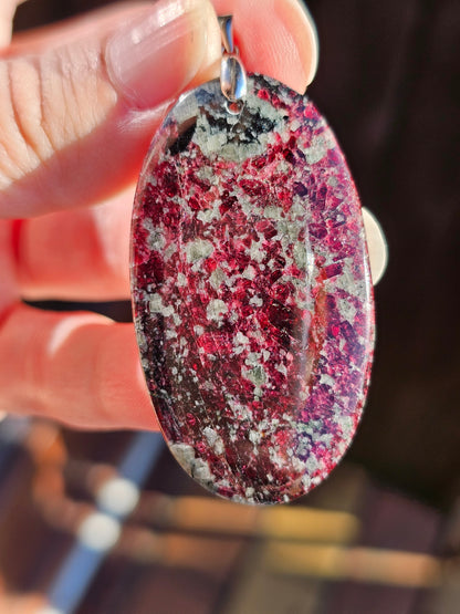 Superbe Pendentif en Eudialyte