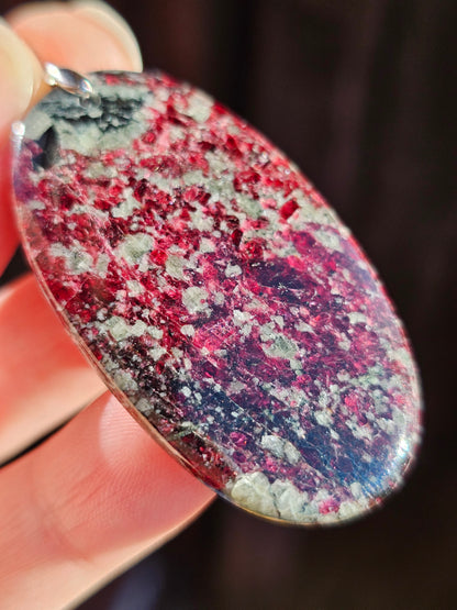 Superbe Pendentif en Eudialyte