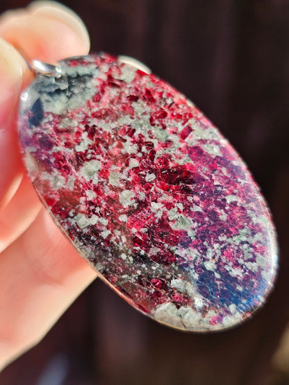 Superbe Pendentif en Eudialyte