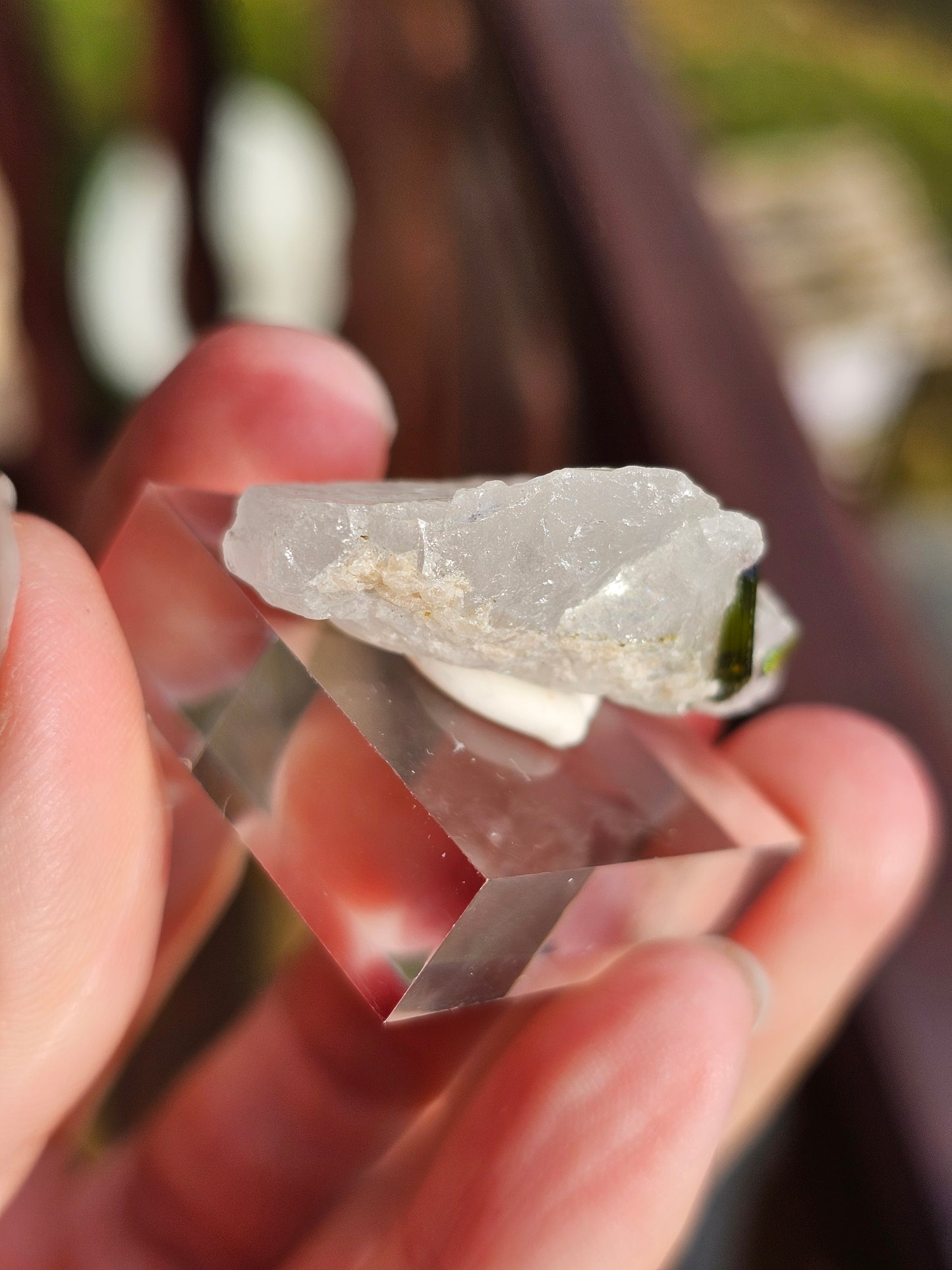 Tourmaline verte sur Quartz B