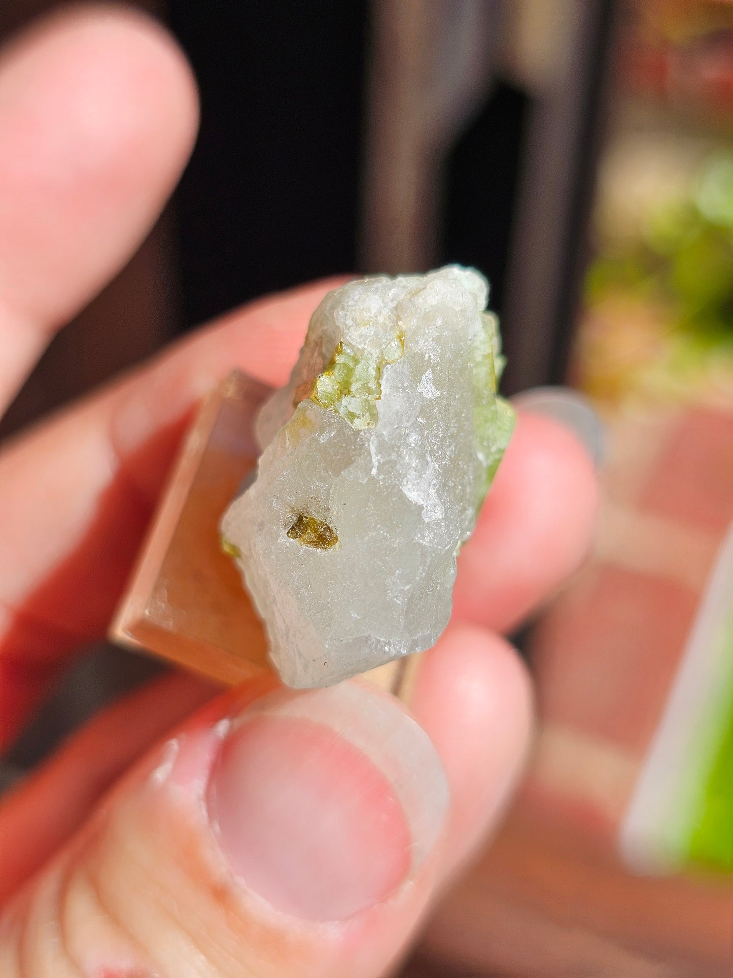 Tourmaline verte sur Quartz T8