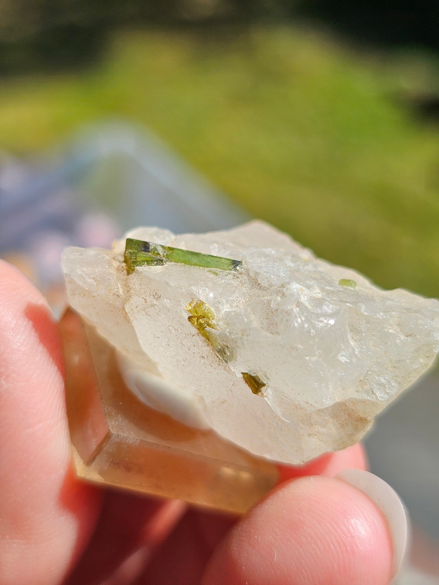 Tourmaline verte sur Quartz T10
