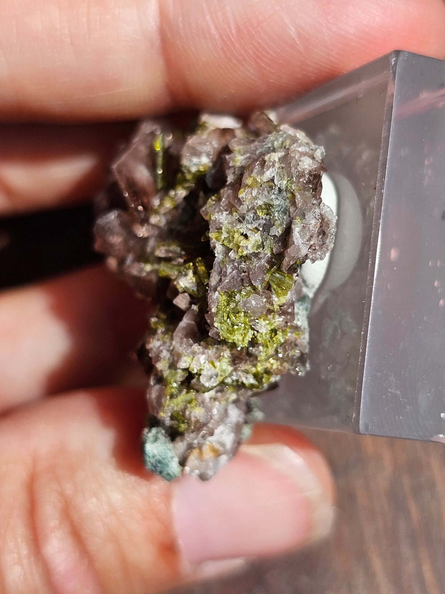 Axinite et Epidote du Pakistan n°4