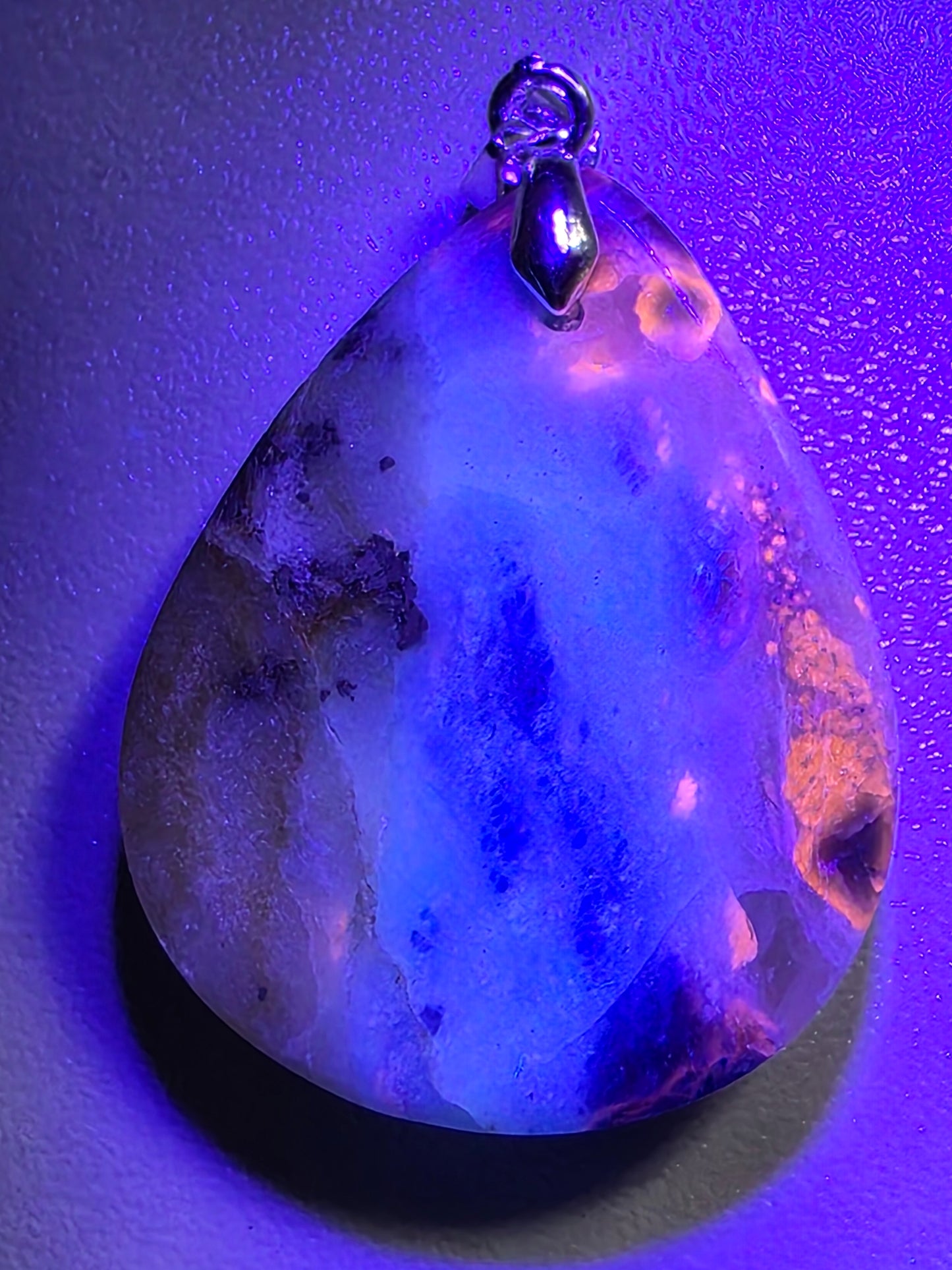 Pendentif Afghanite n°4 (réactif uv)