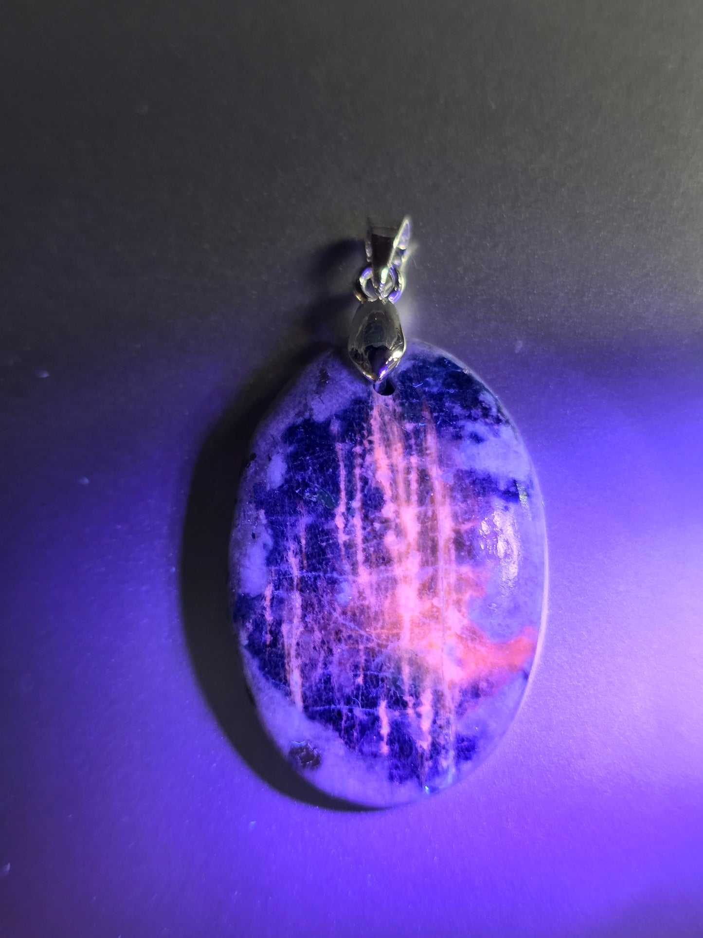 Pendentif Afghanite n°7 (réactif uv)