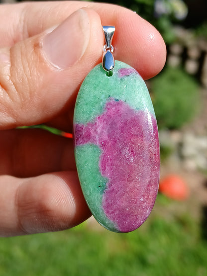Pendentif Rubis Zoïsite n°4 (réactif UV)