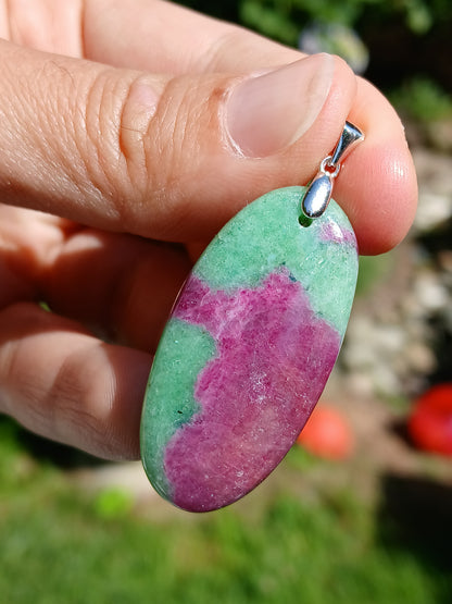 Pendentif Rubis Zoïsite n°4 (réactif UV)