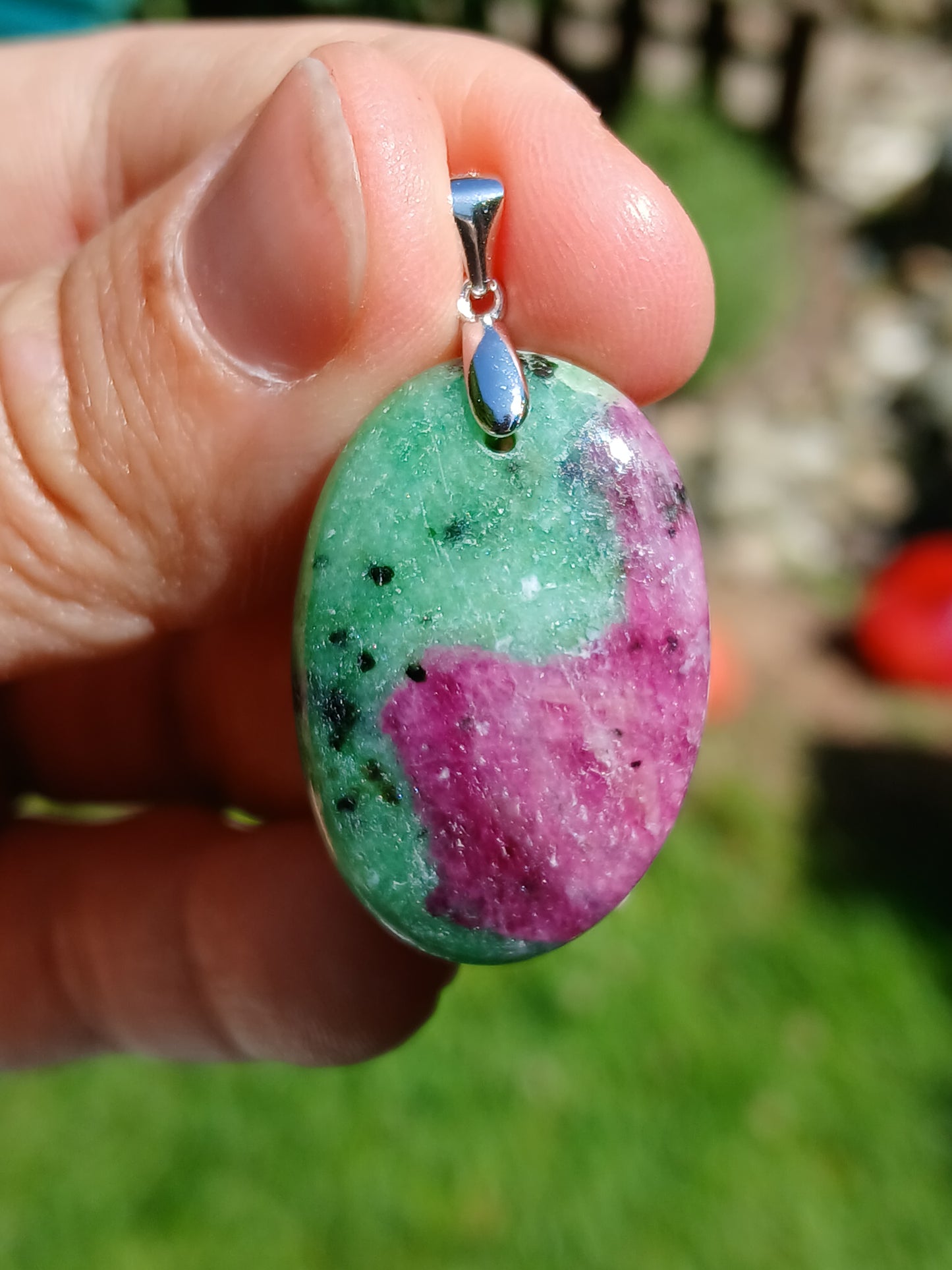 Pendentif Rubis Zoïsite n°9 (réactif UV)