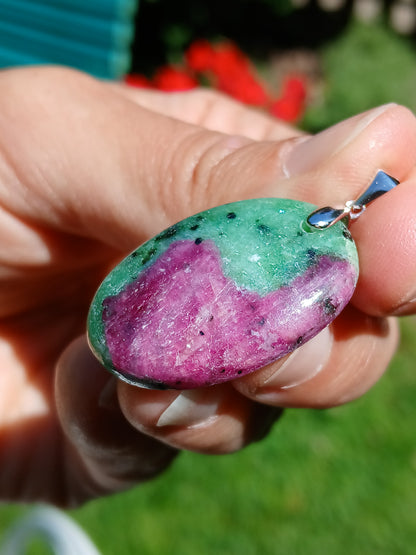 Pendentif Rubis Zoïsite n°9 (réactif UV)
