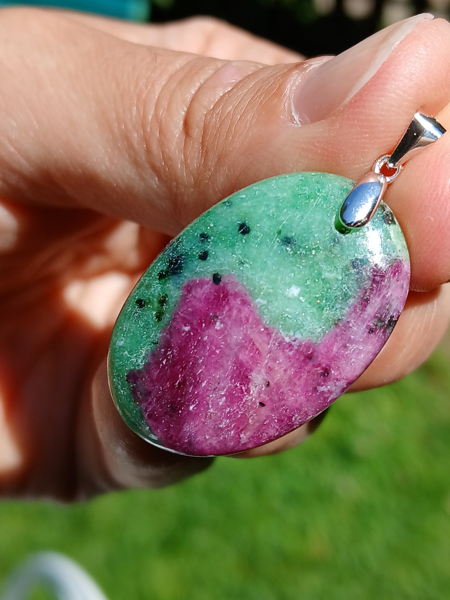 Pendentif Rubis Zoïsite n°9 (réactif UV)