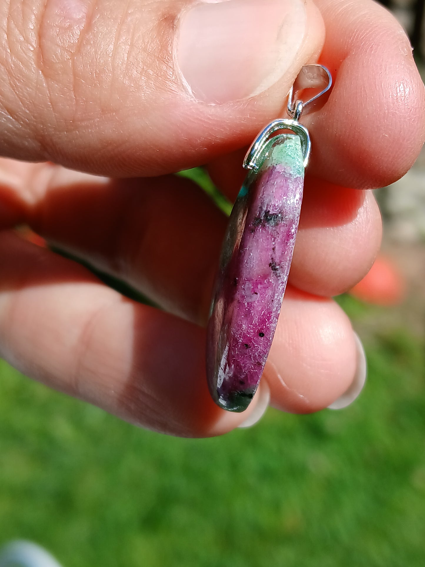Pendentif Rubis Zoïsite n°9 (réactif UV)
