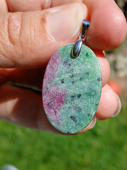 Pendentif Rubis Zoïsite n°9 (réactif UV)