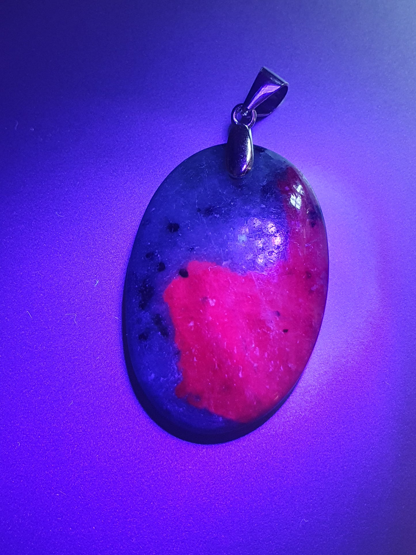 Pendentif Rubis Zoïsite n°9 (réactif UV)
