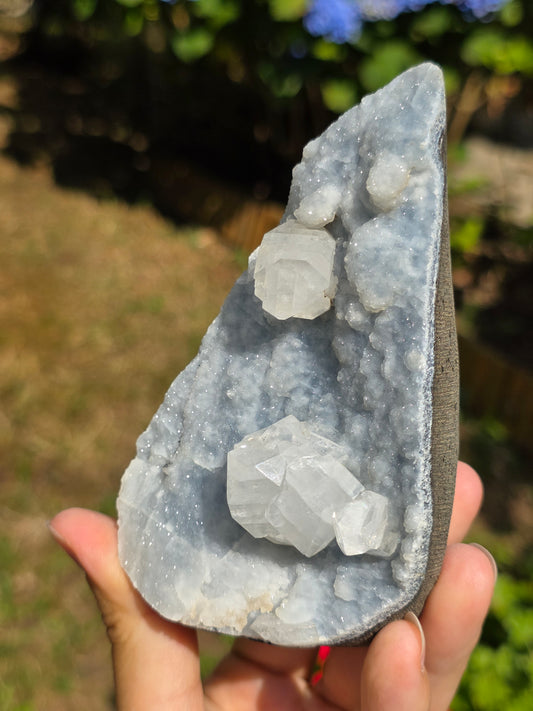 Calcédoine bleue avec Apophyllite n°5
