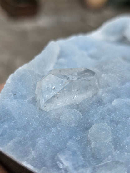 Calcédoine bleue avec Apophyllite n°19