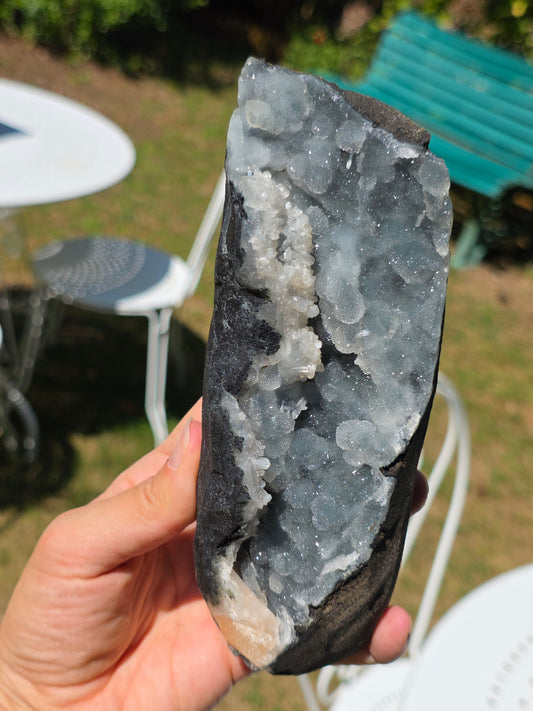 Grande Calcédoine avec Stilbite d'Inde n°65