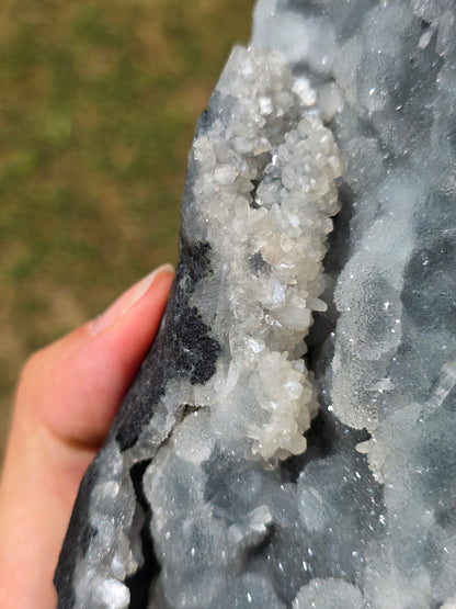 Grande Calcédoine avec Stilbite d'Inde n°65