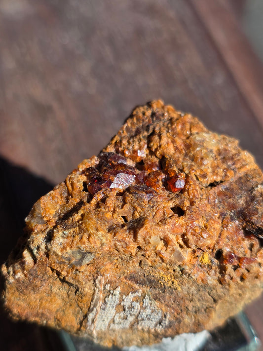 Grenat orange sur gangue de Bigorre Hautes-Pyrénées France