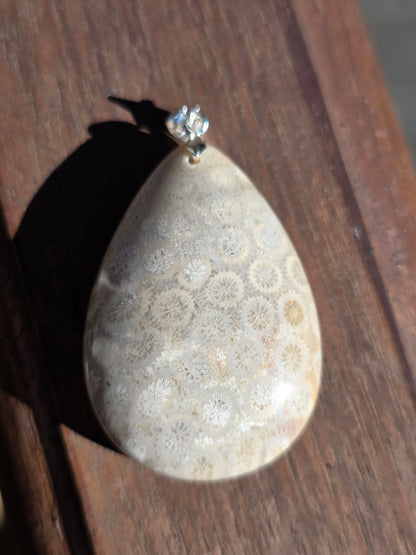 Pendentif Corail fossilisé