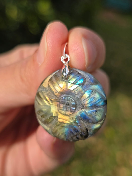 Pendentif Labradorite sculptée (à choisir)