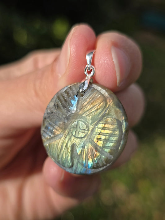 Pendentif Labradorite sculptée (à choisir)