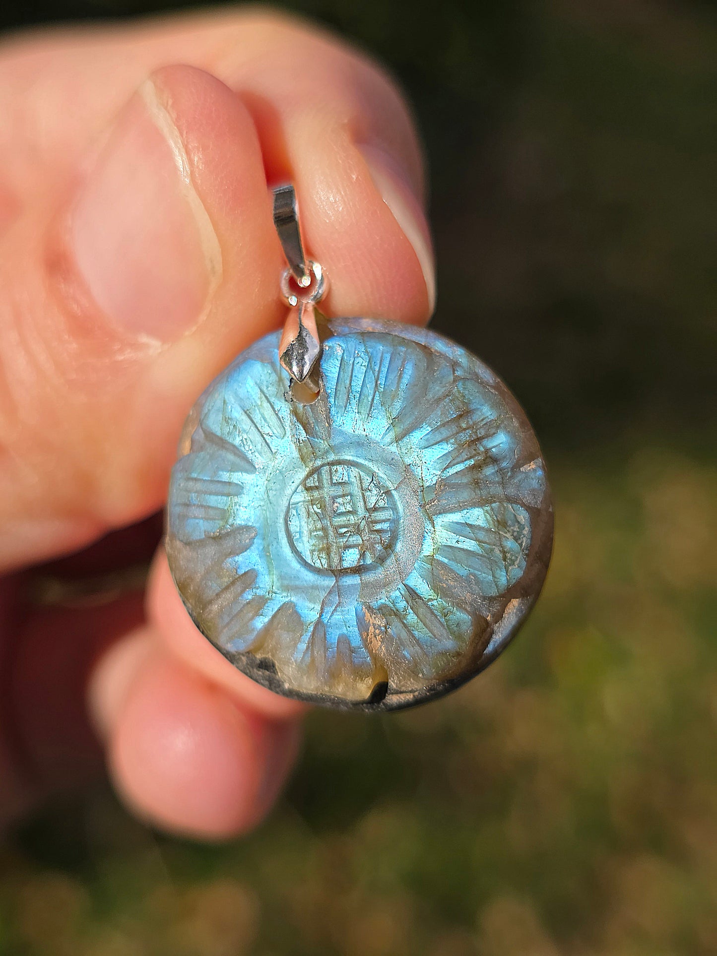 Pendentif Labradorite sculptée (à choisir)
