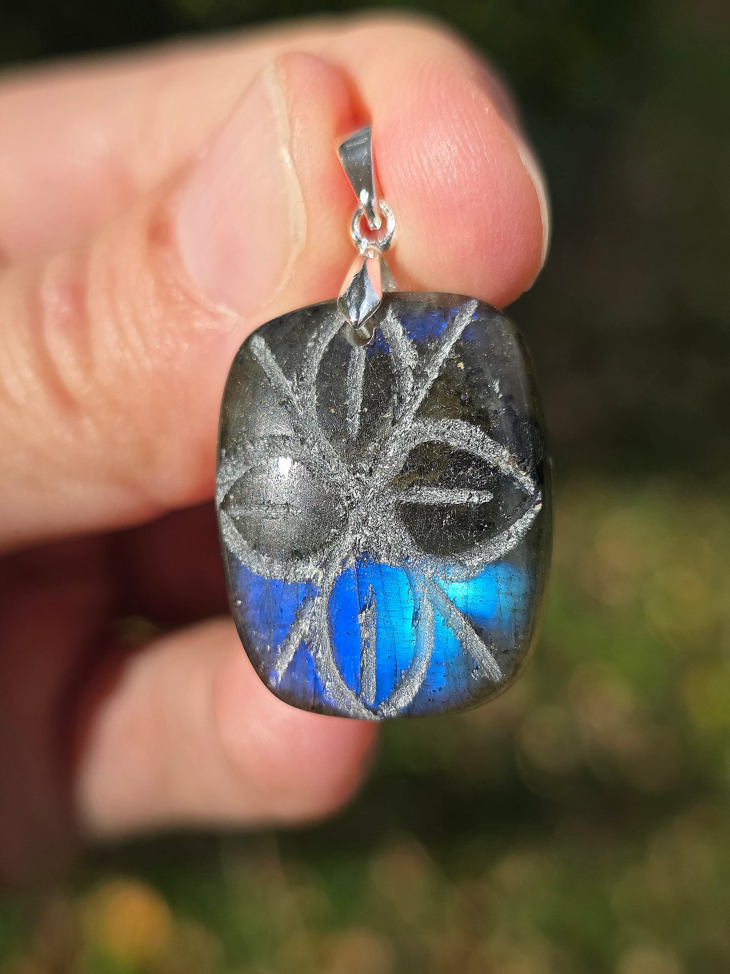 Pendentif Labradorite sculptée (à choisir)
