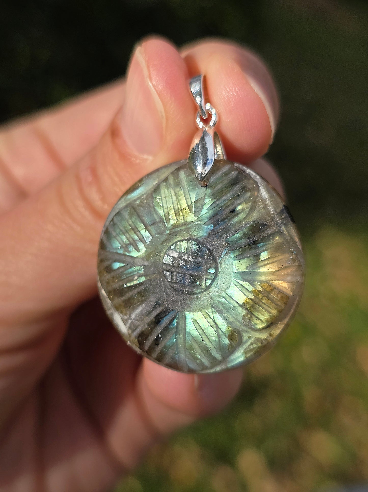 Pendentif Labradorite sculptée (à choisir)