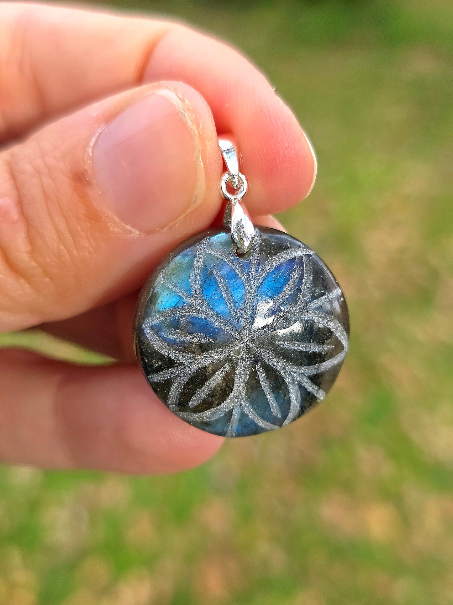 Pendentif Labradorite sculptée (à choisir)