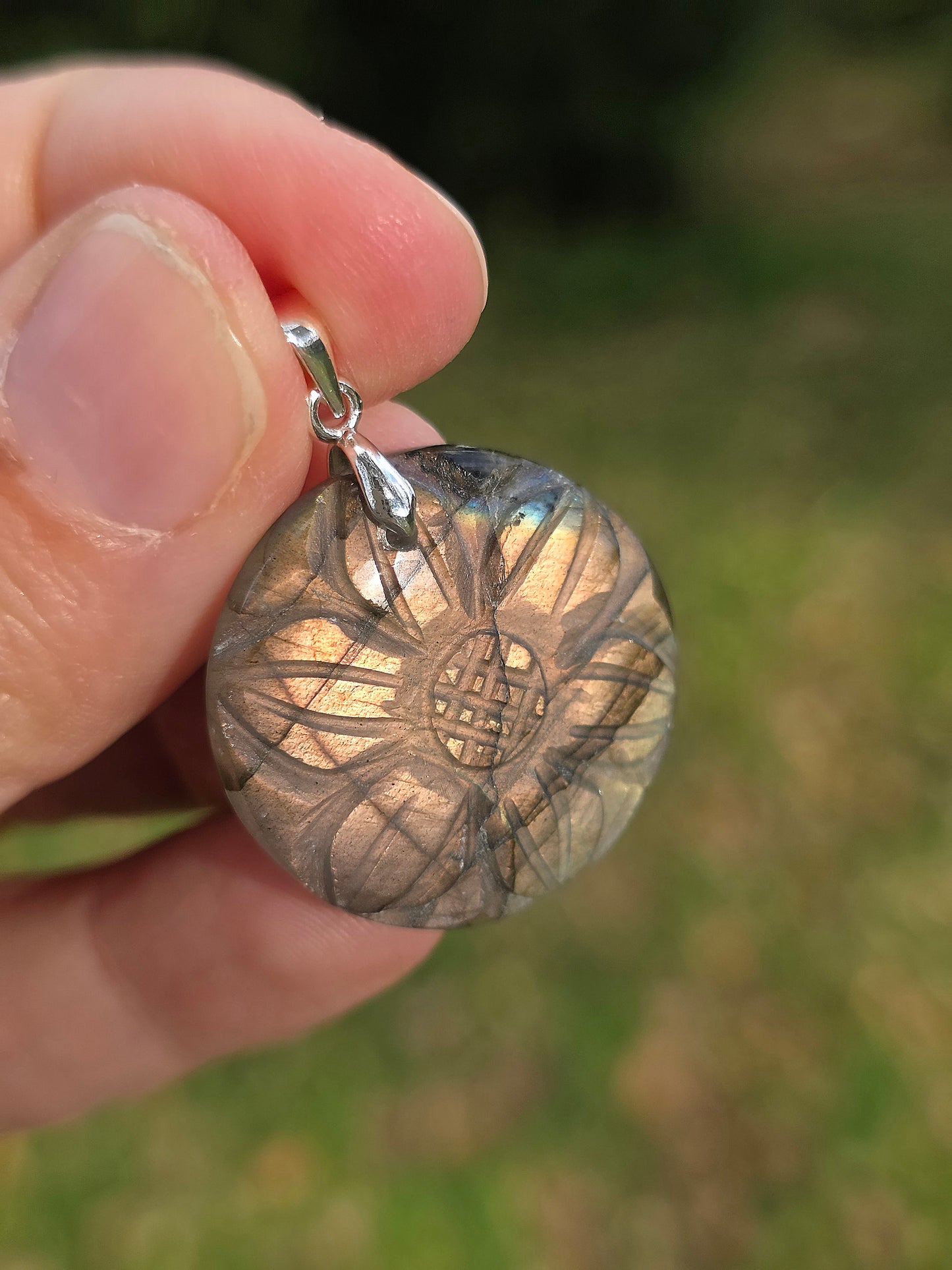 Pendentif Labradorite sculptée (à choisir)