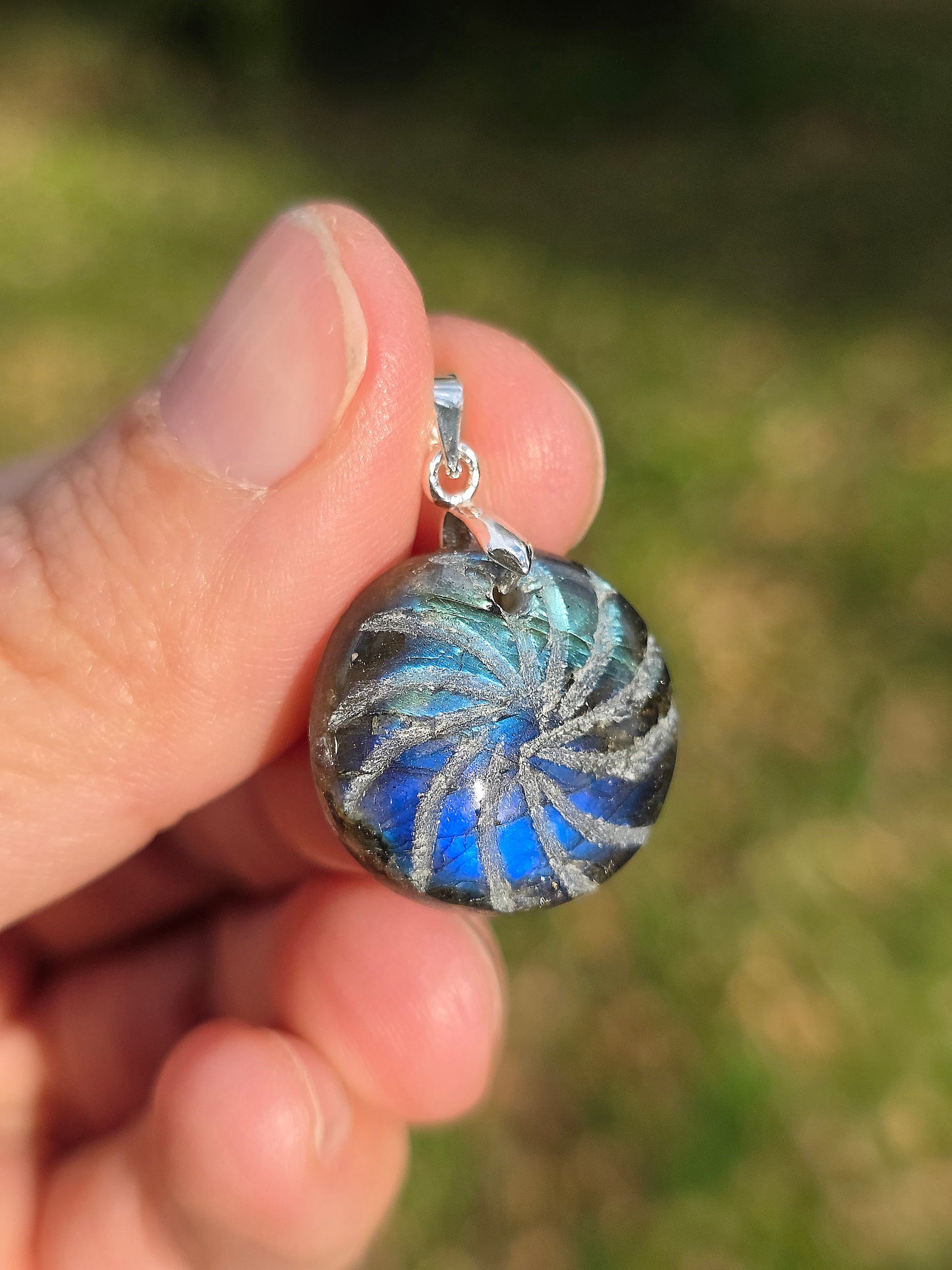 Pendentif Labradorite sculptée (à choisir)
