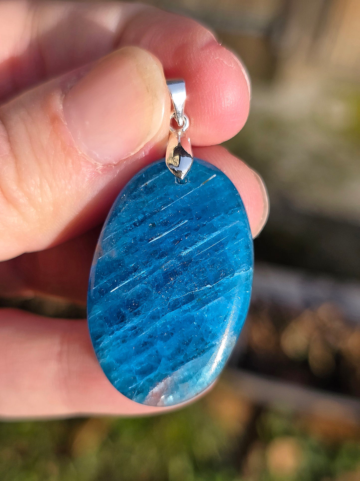 Pendentif en Apatite bleue naturelle de Madagascar