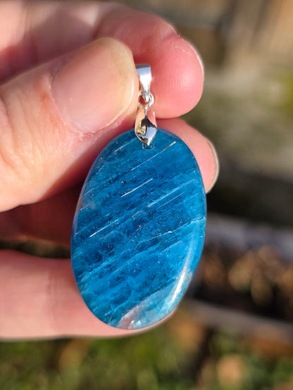 Pendentif en Apatite bleue naturelle de Madagascar