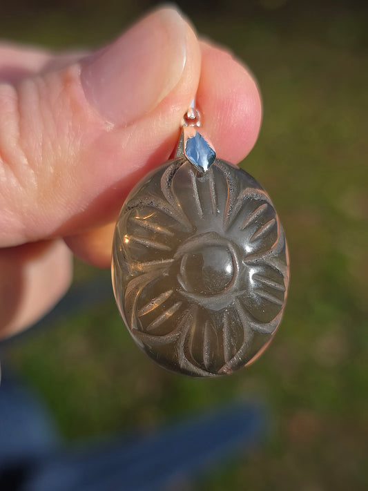 Pendentif en Quartz fumé sculpté (à choisir)