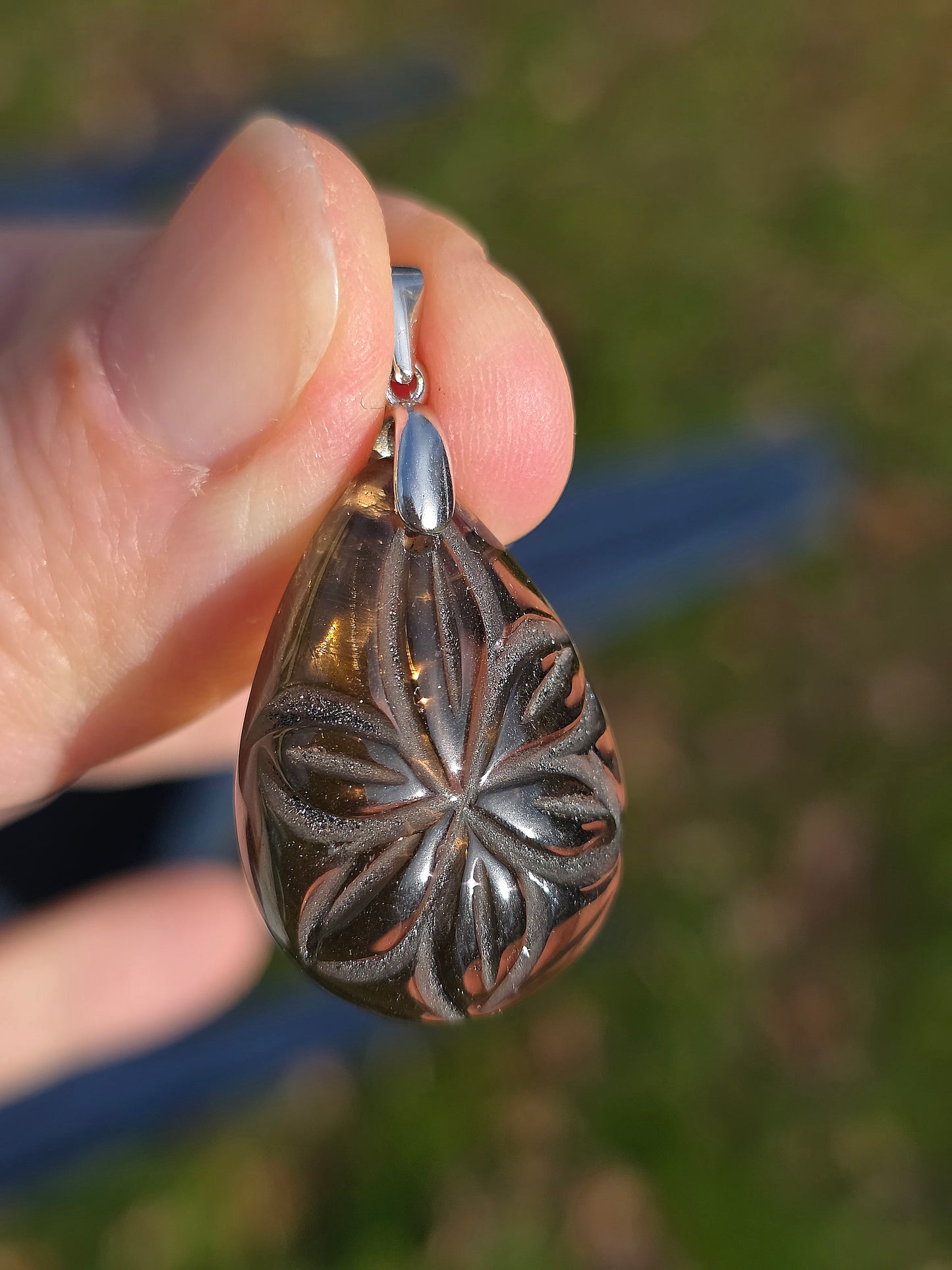 Pendentif en Quartz fumé sculpté (à choisir)