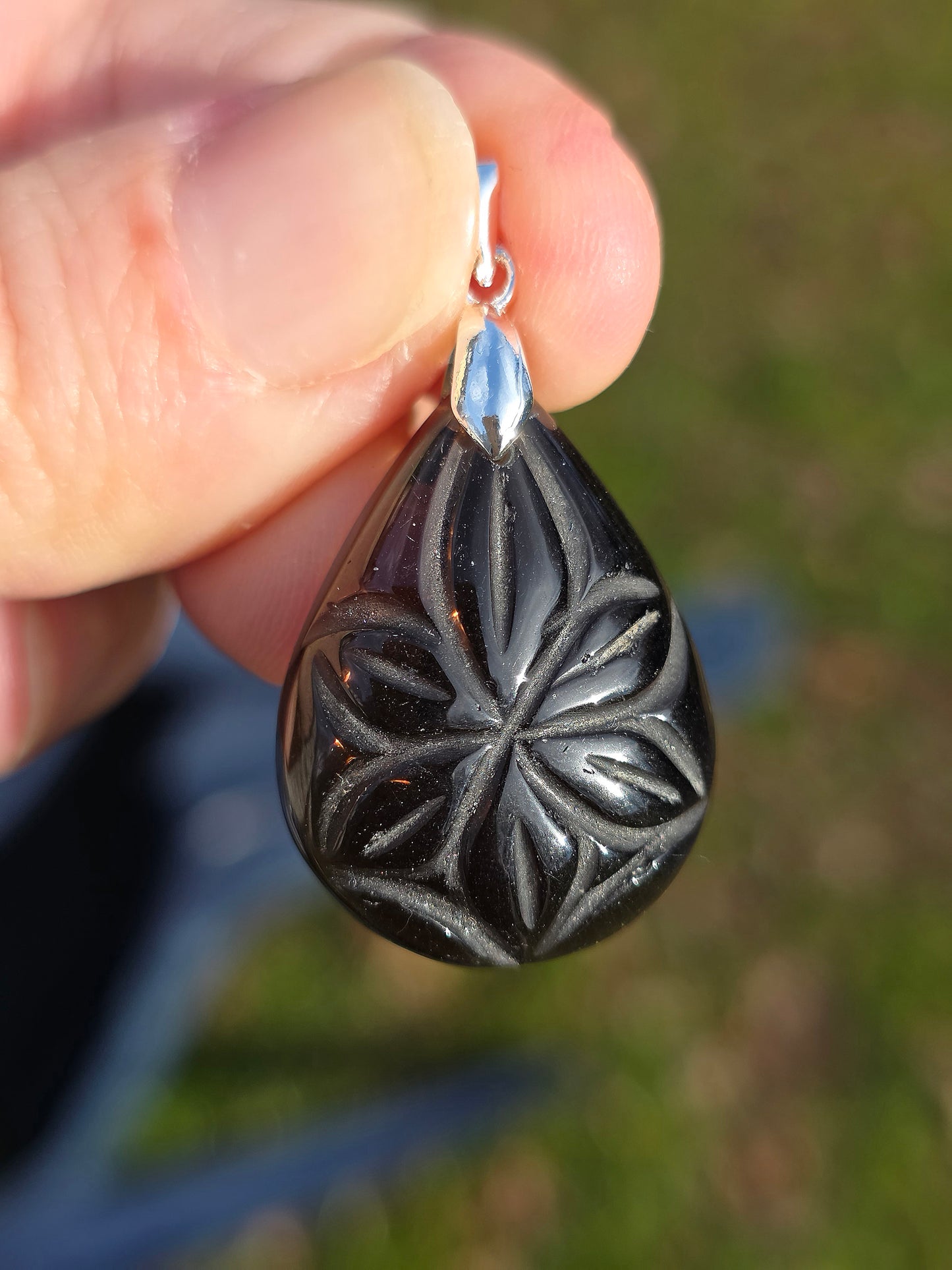 Pendentif en Quartz fumé sculpté (à choisir)
