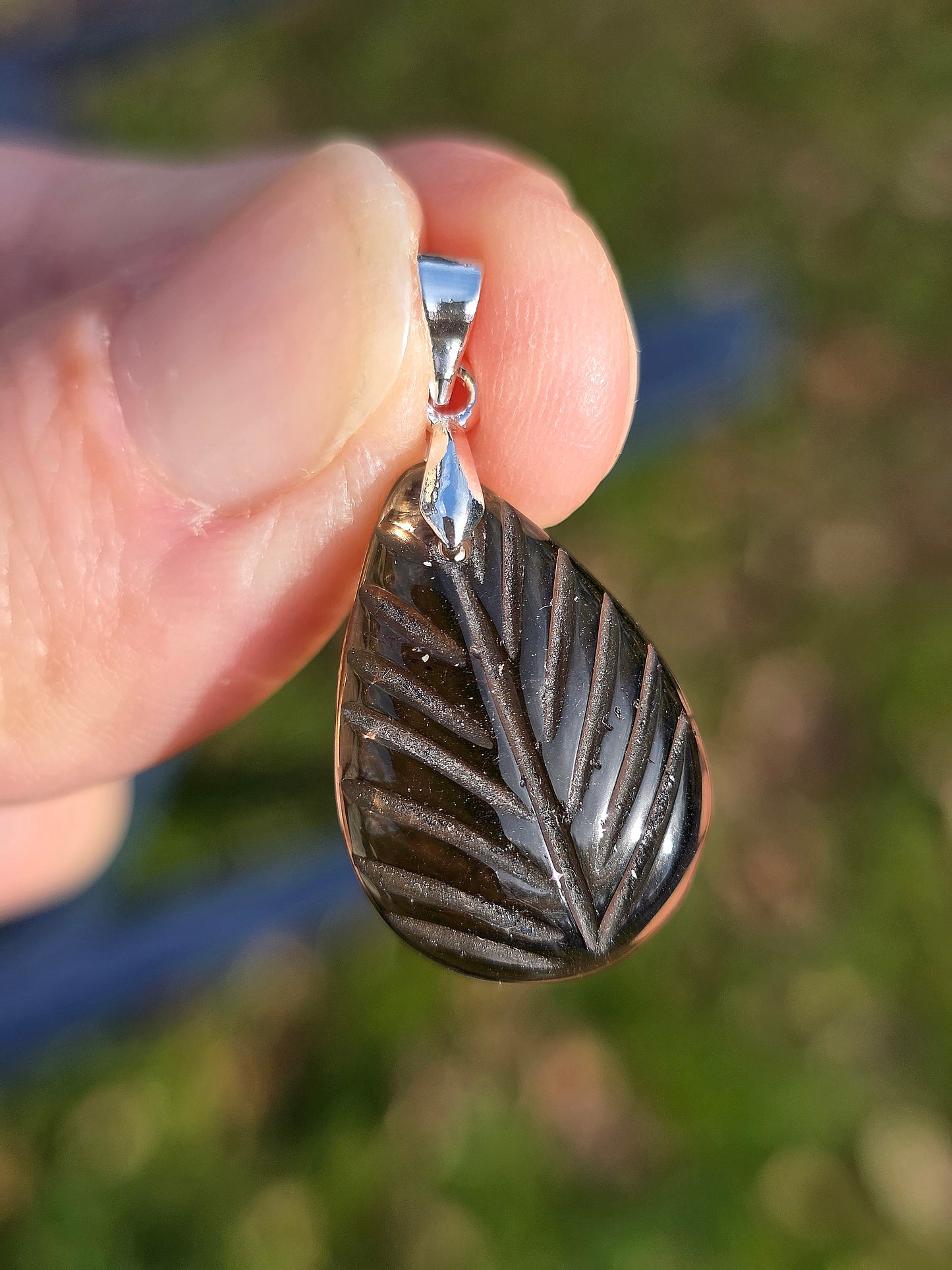 Pendentif en Quartz fumé sculpté (à choisir)