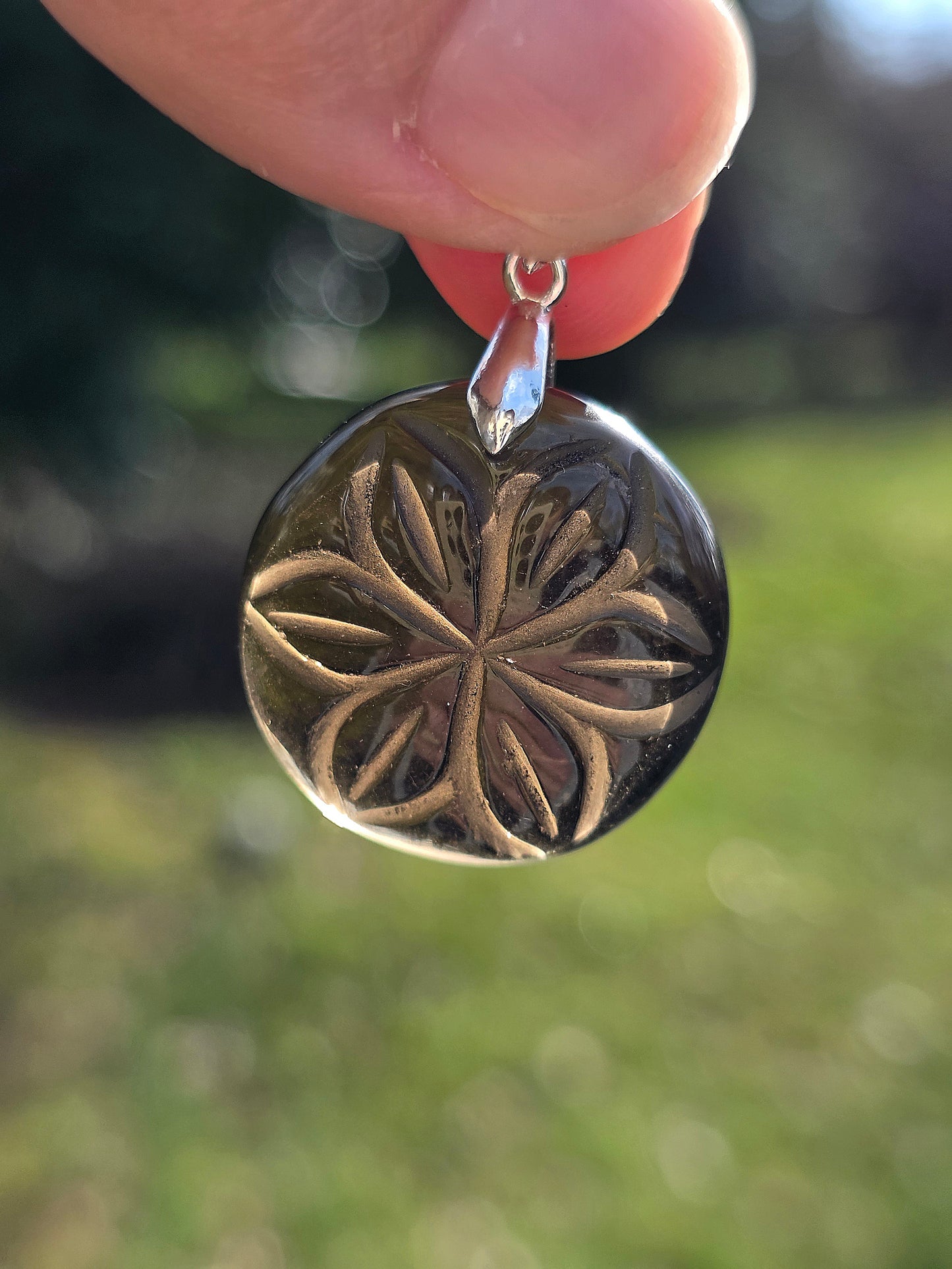 Pendentif en Quartz fumé sculpté (à choisir)