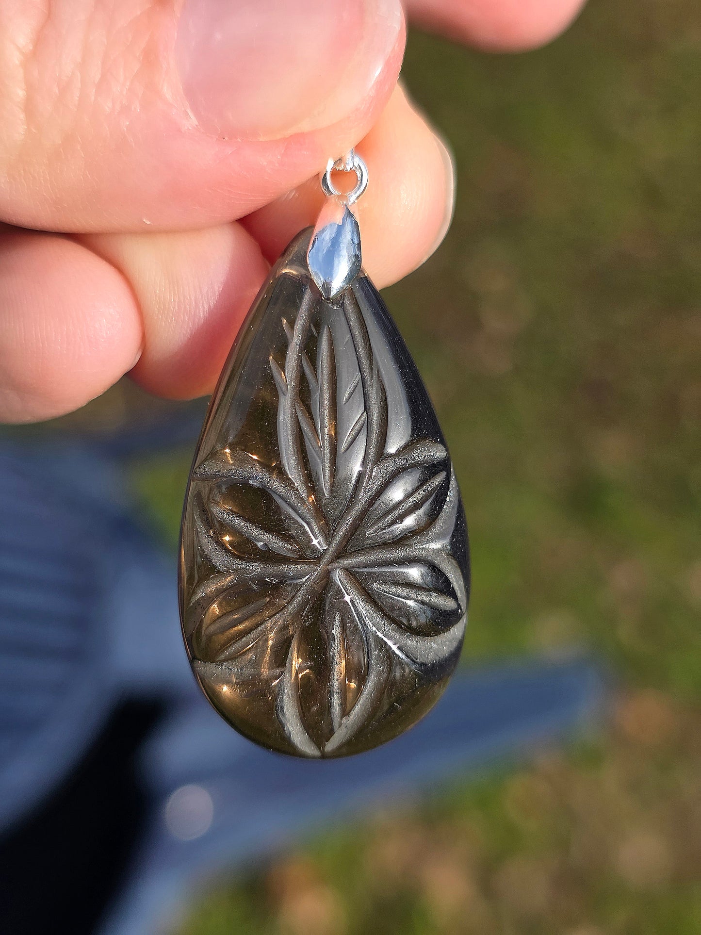 Pendentif en Quartz fumé sculpté (à choisir)